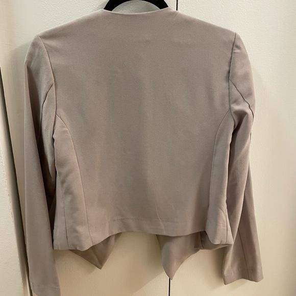 Blazer - Picture 4 of 6